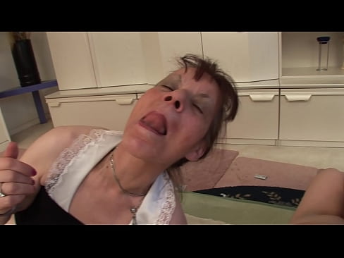 ❤️ Du avinoj kaj unu avo havas triopon Nur porno ĉe ni ️❤