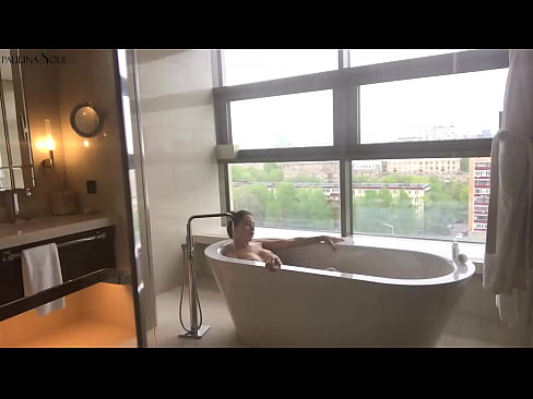 ❤️ Terura bebo Pasie ŝerĉas sian kuzon en la banĉambro Nur porno ĉe ni ️❤